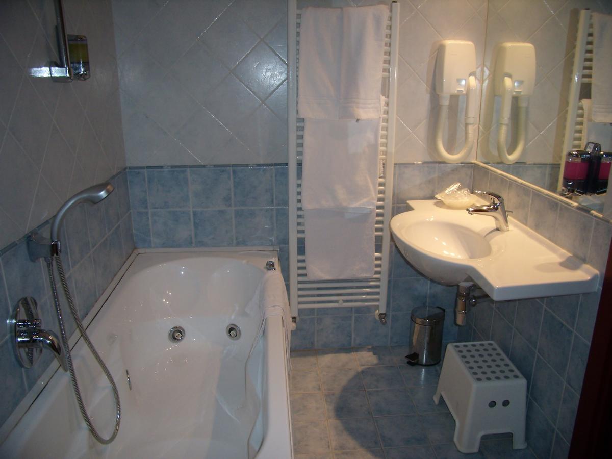 Hotel Le Sorgenti Bolzano Vicentino Esterno foto